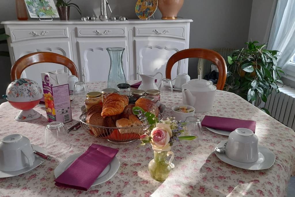 Bed and Breakfast Les Abelias Hauterive  Экстерьер фото