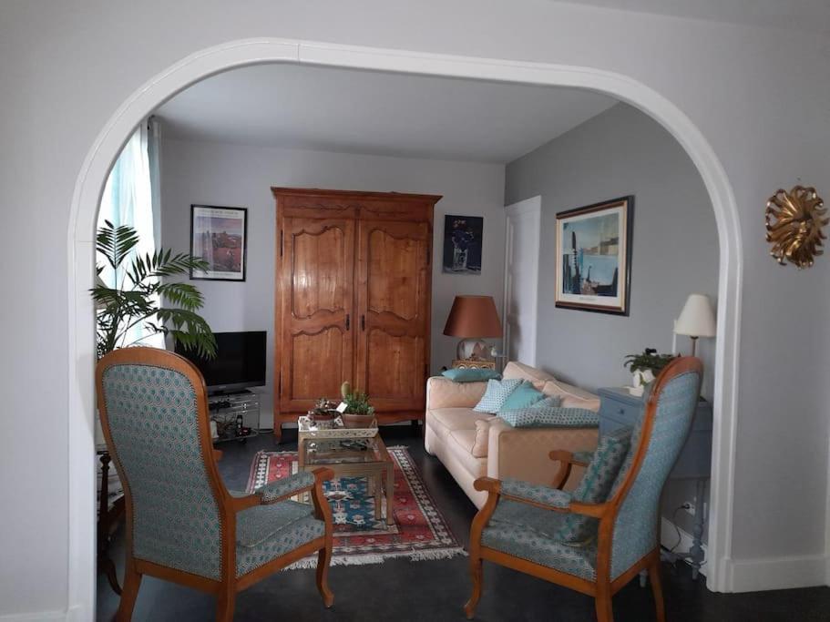 Bed and Breakfast Les Abelias Hauterive  Экстерьер фото